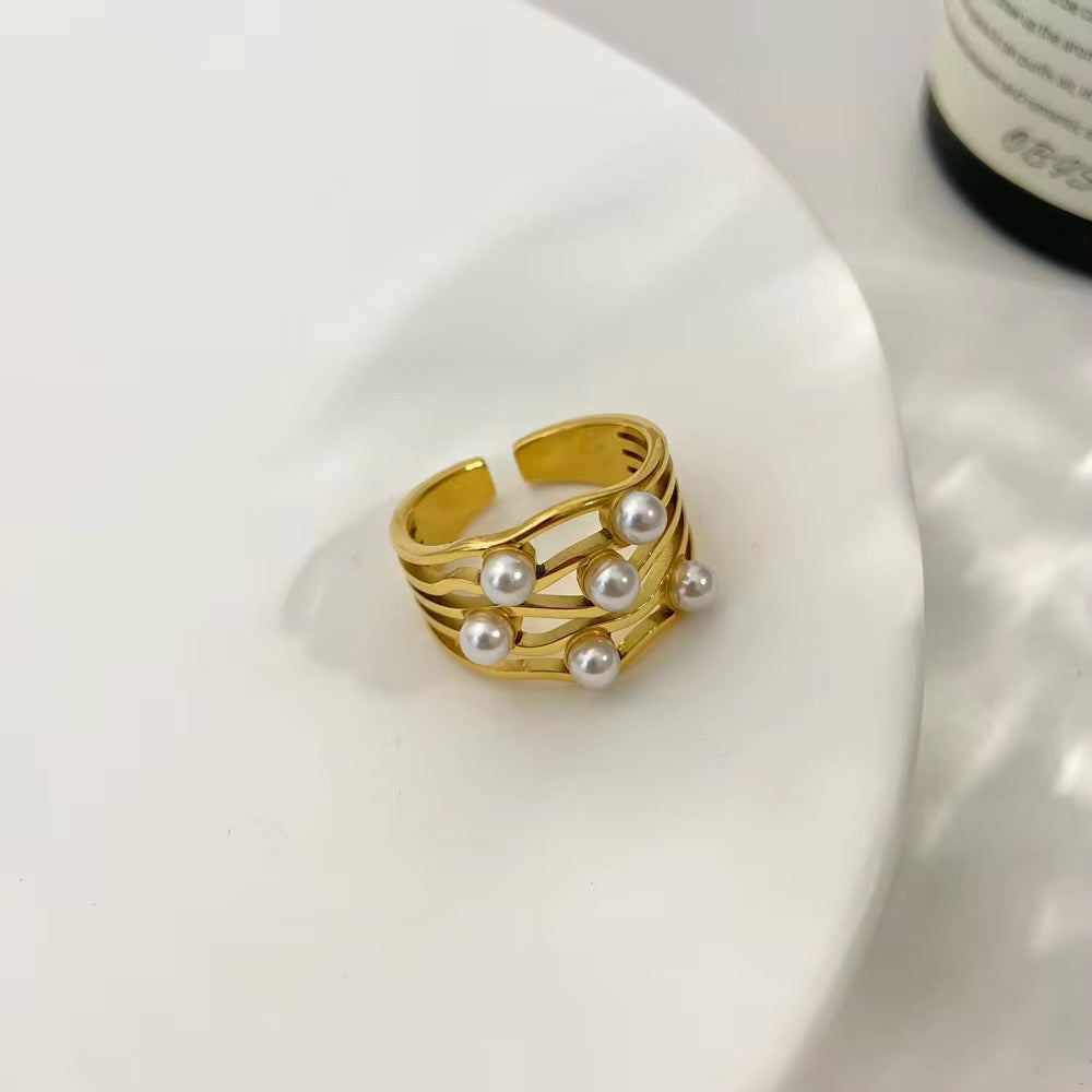 Divine Pearl 18k gold plated ring