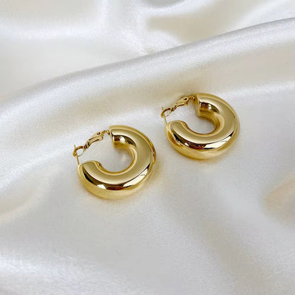 Celeste : 18k Gold Plated C Shape Studs