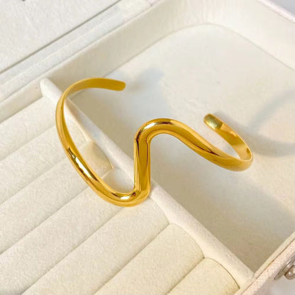 Wave Curve : 18K Gold-Plated Cuff