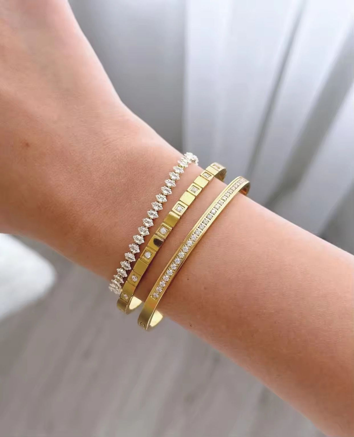 Luxe Sparkle : 18K Gold-Plated Bangle
