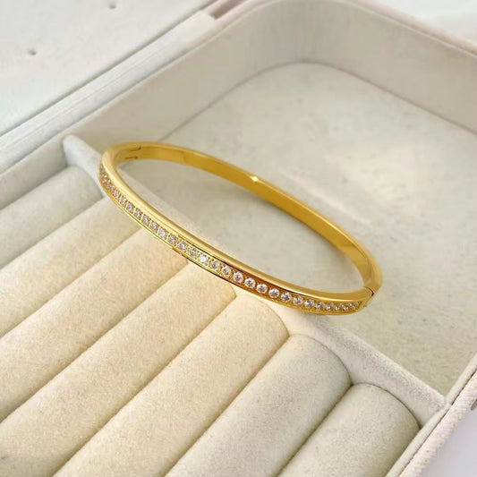 Luxe Sparkle : 18K Gold-Plated Bangle