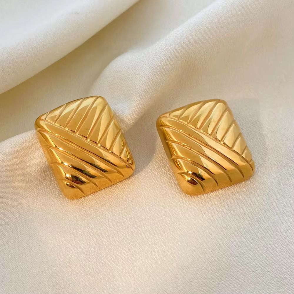 Bold Curve Statement Studs - 18k gold-plated